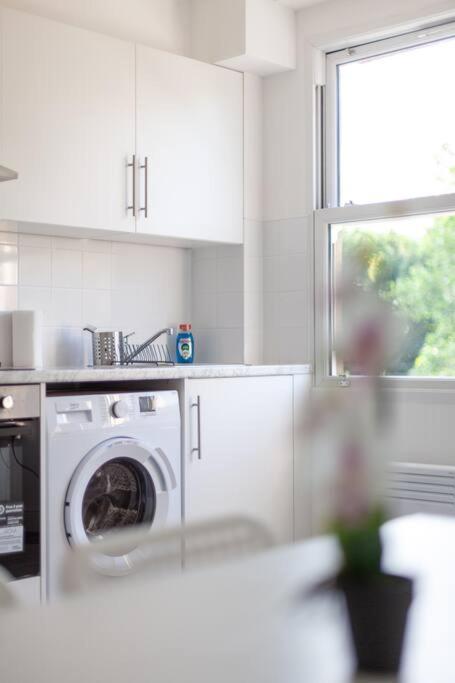 Stylish 2-bed By Tower Of Londra