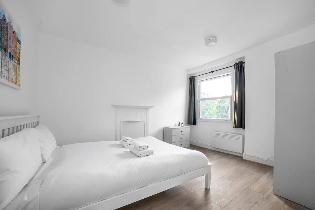 Stylish 2-bed By Tower Of Apartment